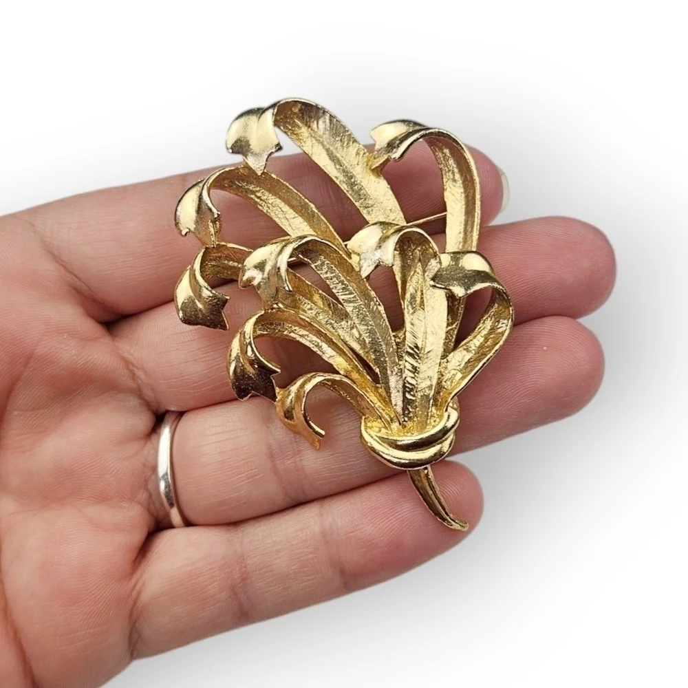 Vintage Floral Ribbon Bouquet Brooch Brushed Gold Plate Leaf Cluster 40s 2.75